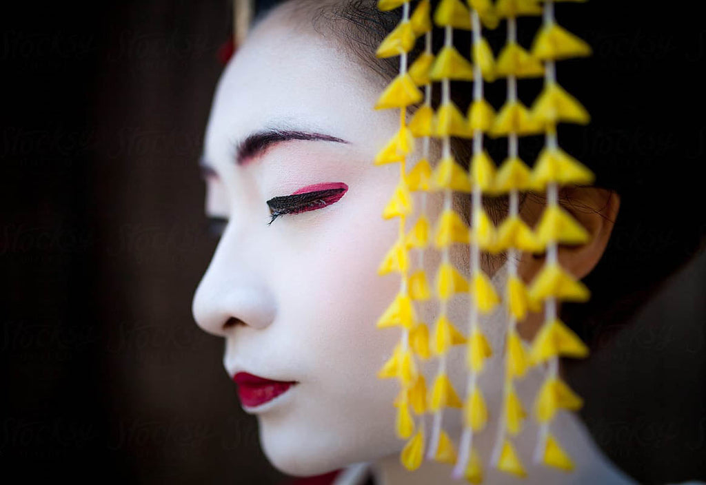 How to Create Your Own Geisha and Maiko Makeup
