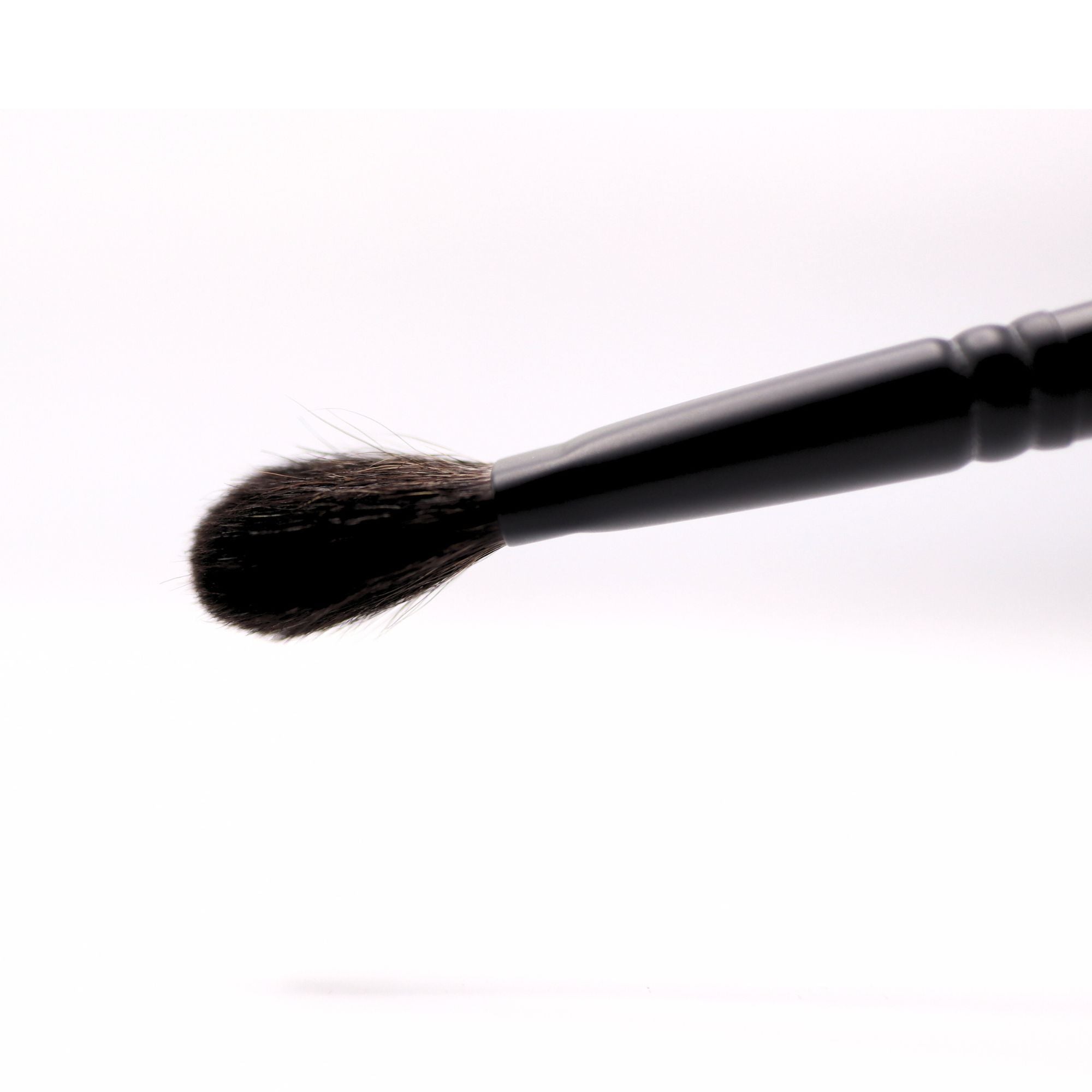 Tauhaus P-03 Finishing Highlight Brush, Pro Series - Fude Beauty, Japanese Makeup Brushes