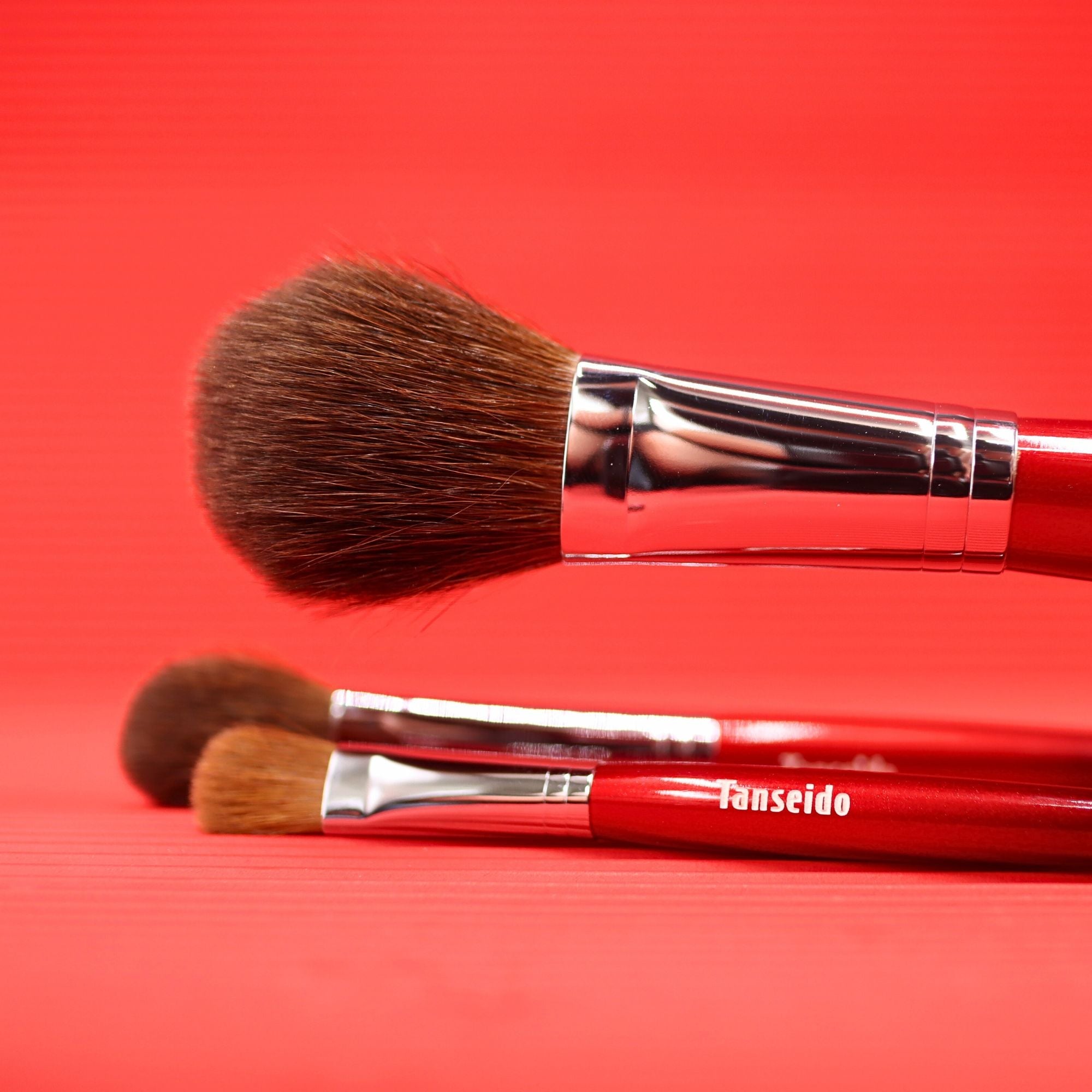 Tanseido AKA 赤 Series AQ20 Cheek Brush (Premium Collection) - Fude Beauty, Japanese Makeup Brushes